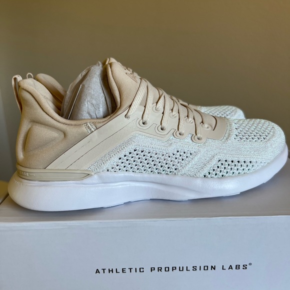 NEW APL Women’s Techloom Tracer Beach/Metallic Pearl/White Size 7.5 - Picture 4 of 13